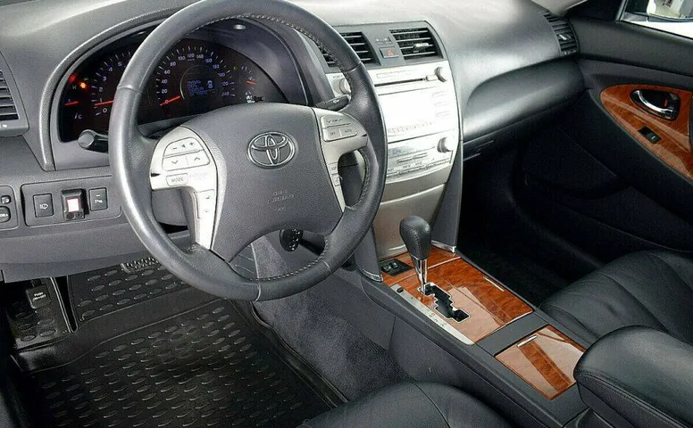 Toyota Camry 2.4 Автомат