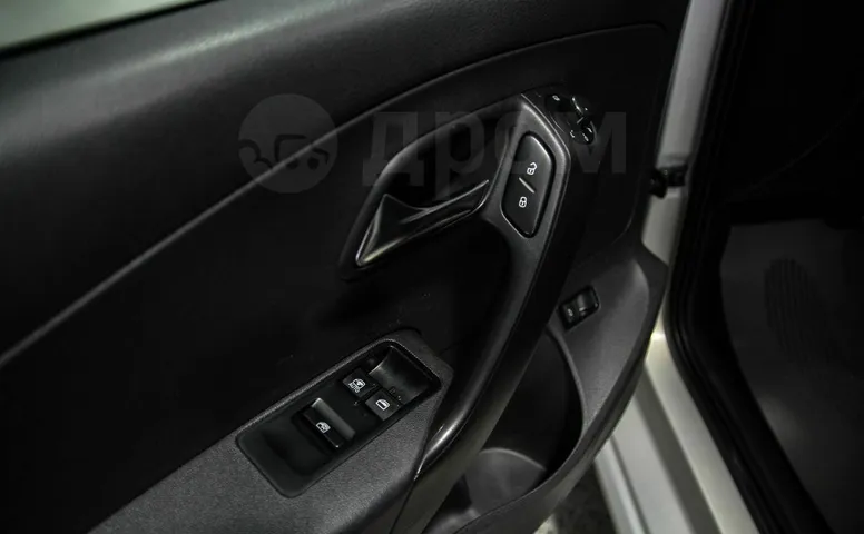 Volkswagen Polo, 5 поколение