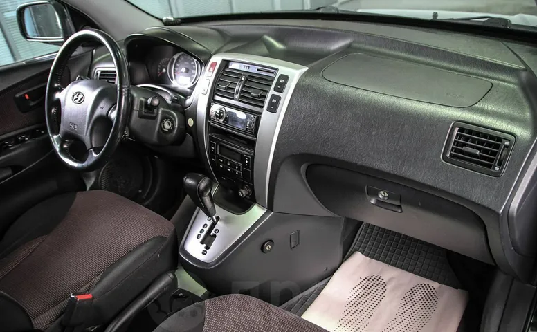 Hyundai Tucson, 1 поколение