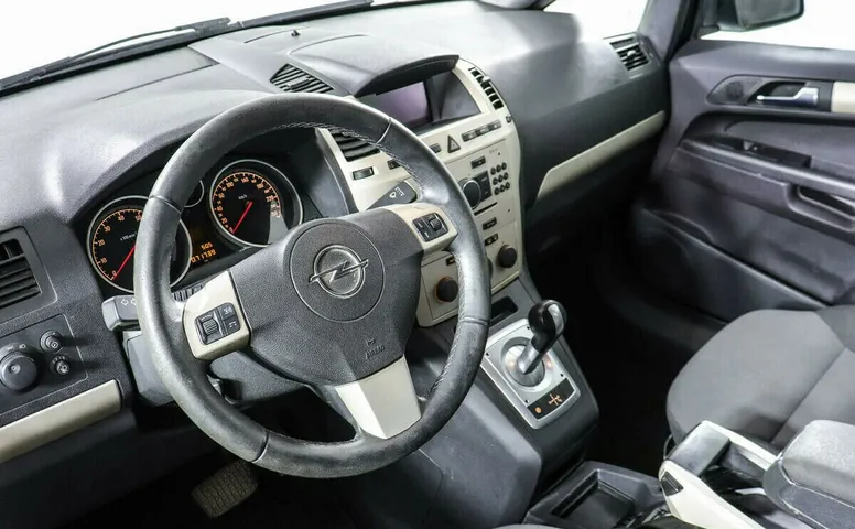 Opel Zafira B Рестайлинг