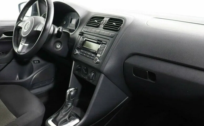 Volkswagen Polo 1.6 Автомат