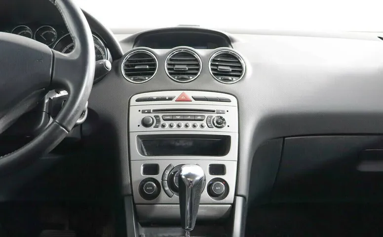 Peugeot 408 I