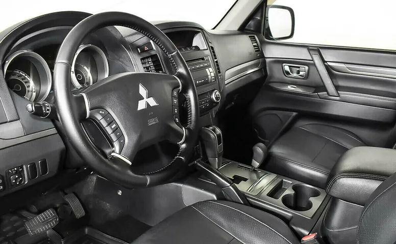 Mitsubishi Pajero IV