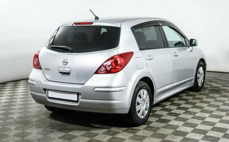 Nissan Tiida 1.6 Автомат