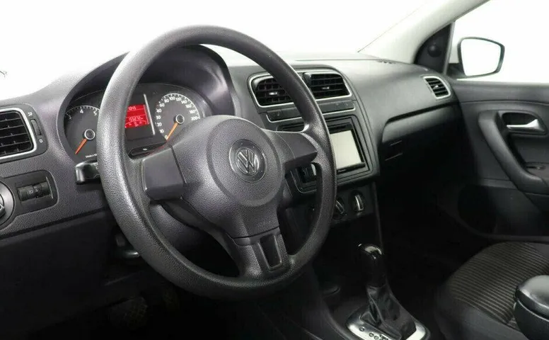 Volkswagen Polo 1.6 Автомат
