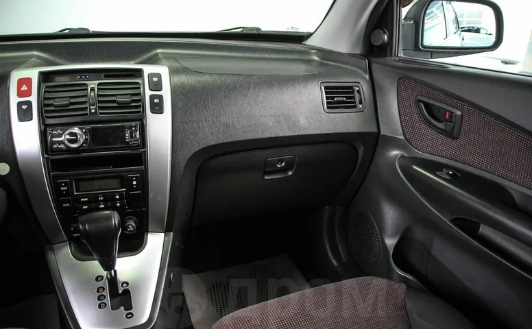 Hyundai Tucson, 1 поколение
