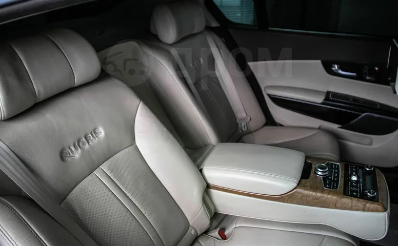 Kia Quoris, 1 поколение