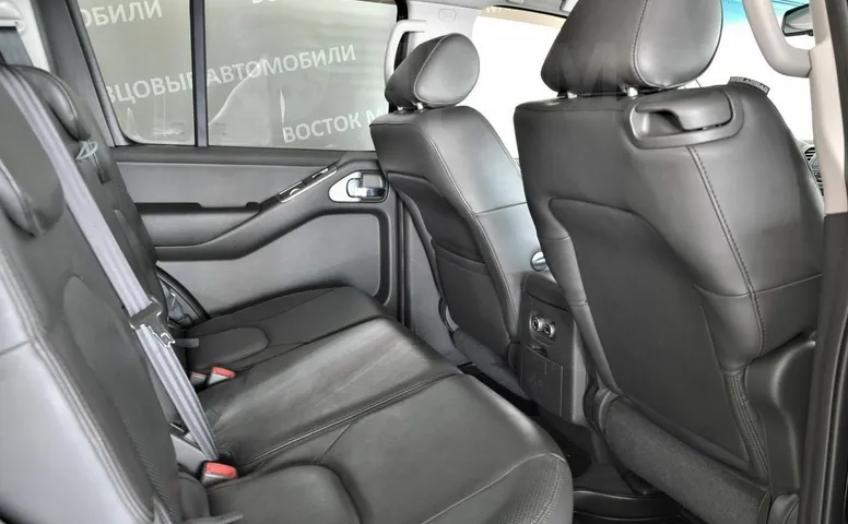 Nissan Pathfinder, 3 поколение