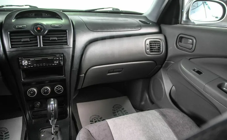 Nissan Almera Classic, 1 поколение
