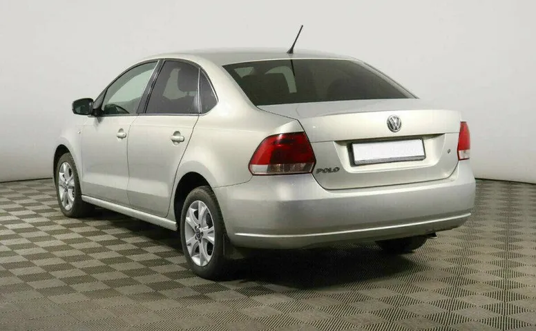 Volkswagen Polo 1.6 Автомат