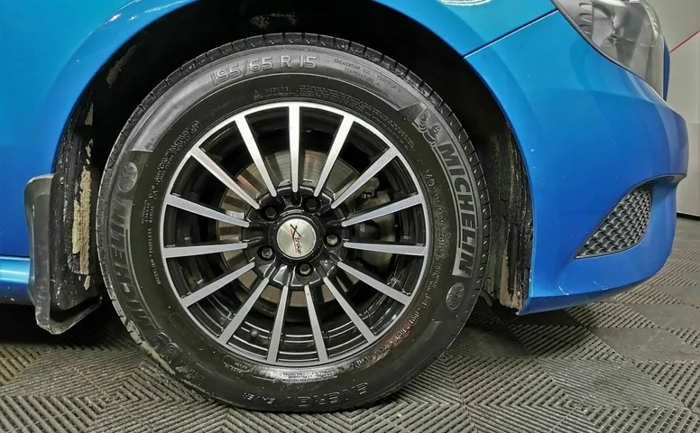 Mercedes-Benz A-Класс 180 7G-DCT (122 л.с.) Синий