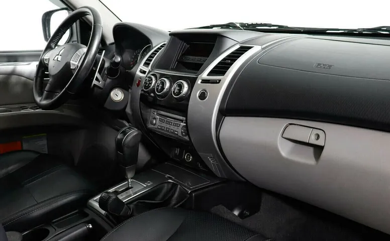 Mitsubishi Pajero Sport II