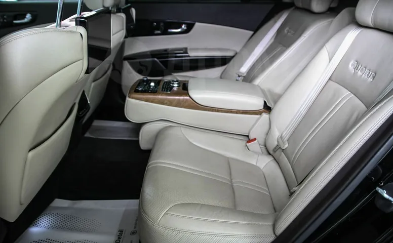 Kia Quoris, 1 поколение