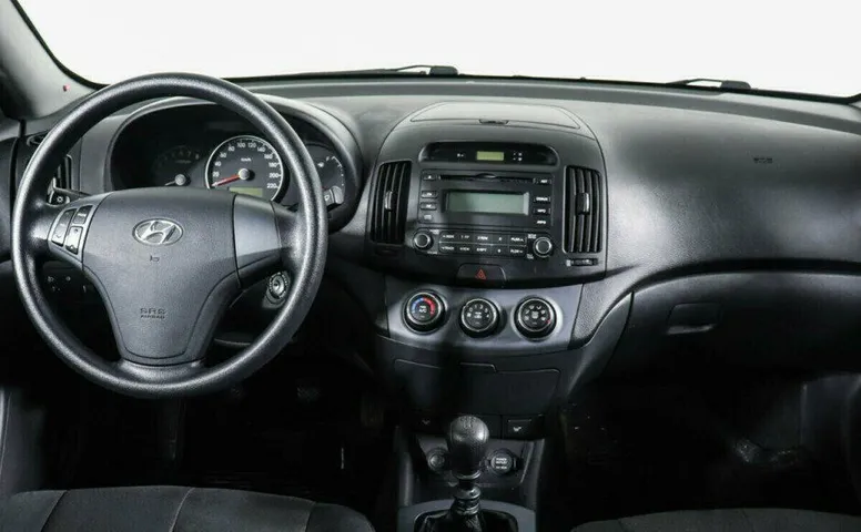 Hyundai Elantra 1.6 Механика