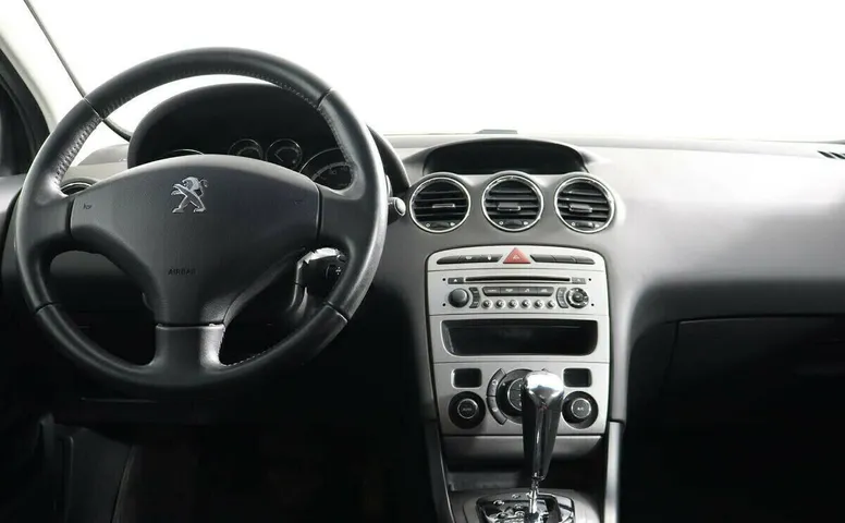 Peugeot 408 I
