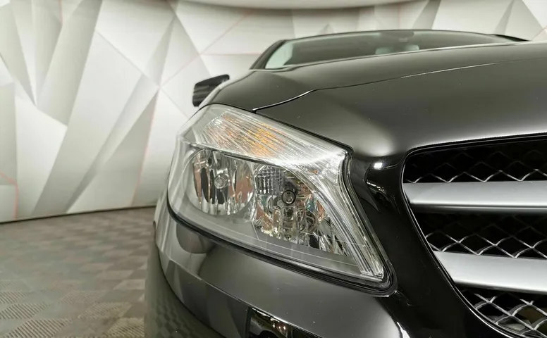 Mercedes-Benz A-Класс 180 7G-DCT (122 л.с.) Особая серия Черный