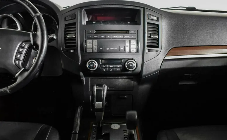 Mitsubishi Pajero IV