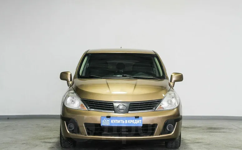Nissan Tiida, 1 поколение