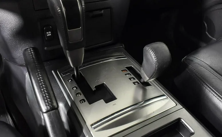 Mitsubishi Pajero IV