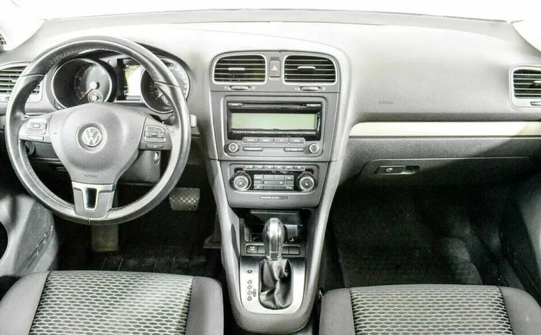 Volkswagen Golf 1.6 Робот