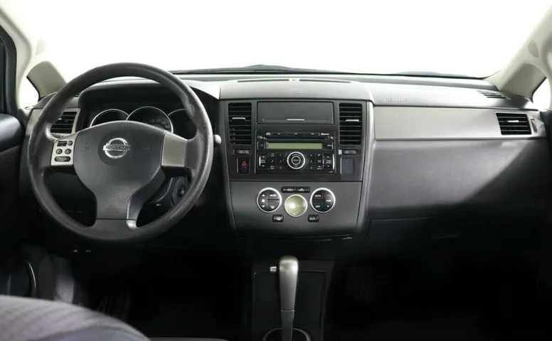 Nissan Tiida I