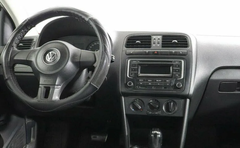 Volkswagen Polo 1.6 Автомат
