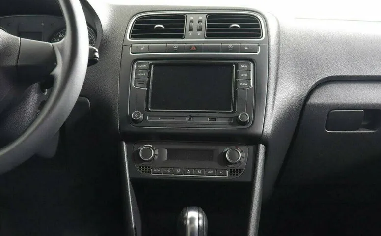 Volkswagen Polo 1.6 Автомат