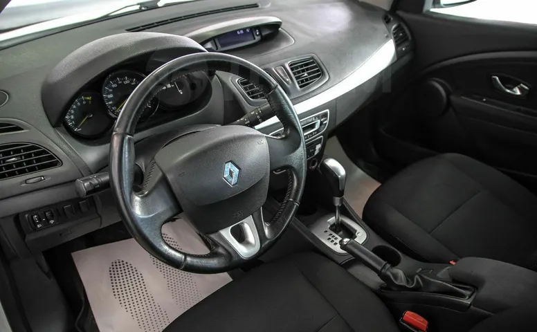 Renault Fluence, 1 поколение