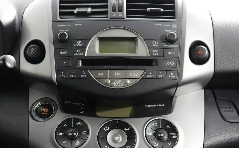 Toyota RAV4 III (XA30)