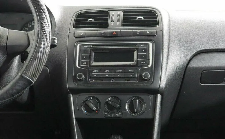 Volkswagen Polo 1.6 Автомат