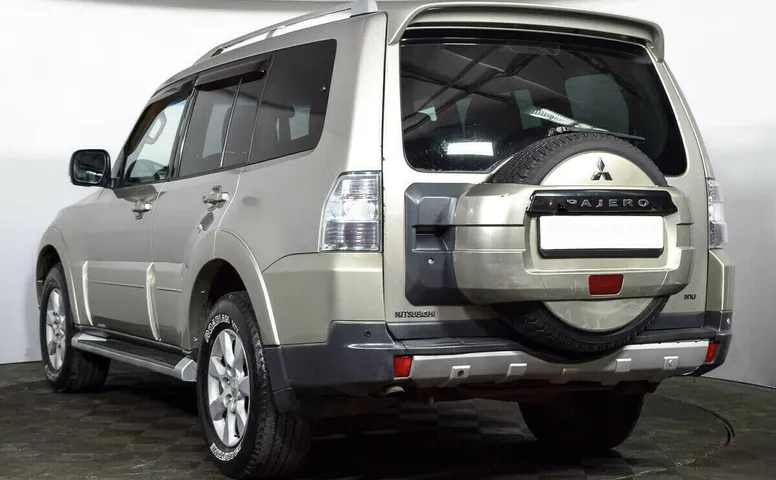 Mitsubishi Pajero IV