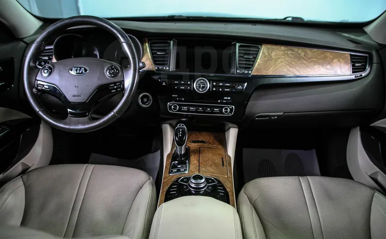 Kia Quoris, 1 поколение