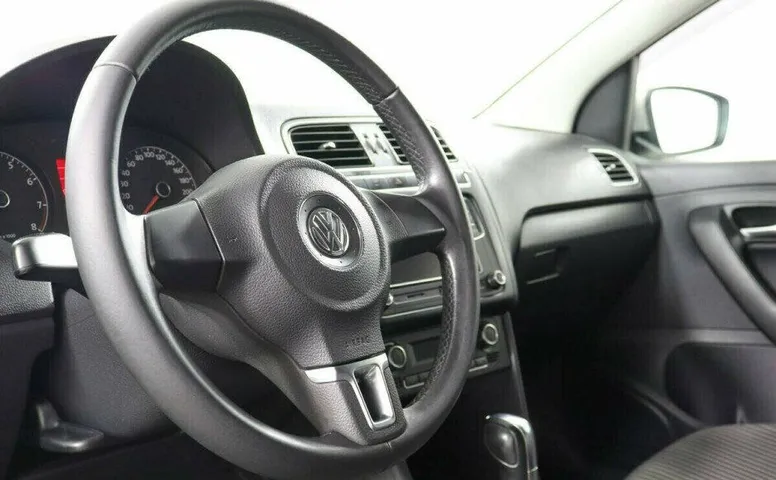 Volkswagen Polo 1.6 Автомат