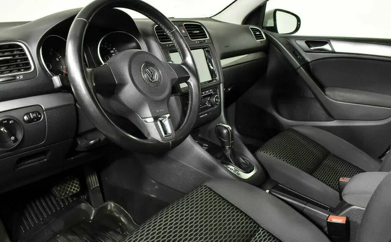 Volkswagen Golf 1.2 Робот