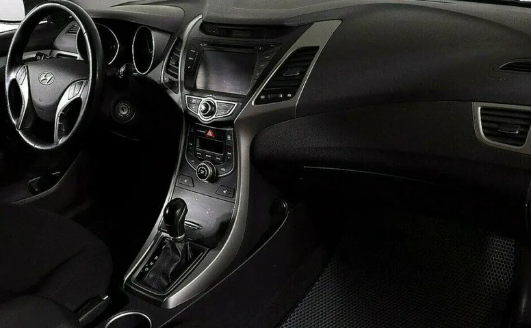 Hyundai Elantra 1.8 Автомат