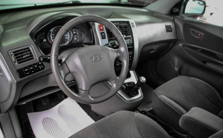 Hyundai Tucson, 1 поколение