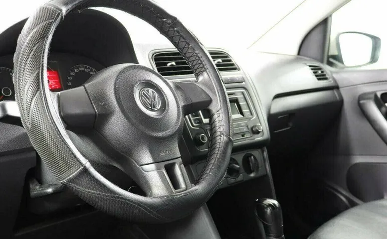 Volkswagen Polo 1.6 Автомат