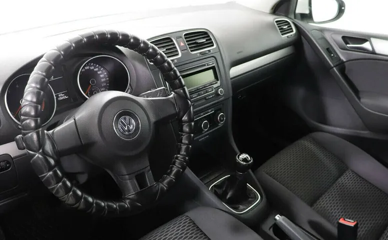 Volkswagen Golf VI