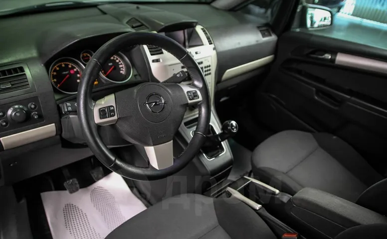 Opel Zafira, 2 поколение