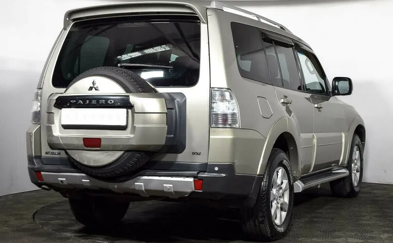 Mitsubishi Pajero IV