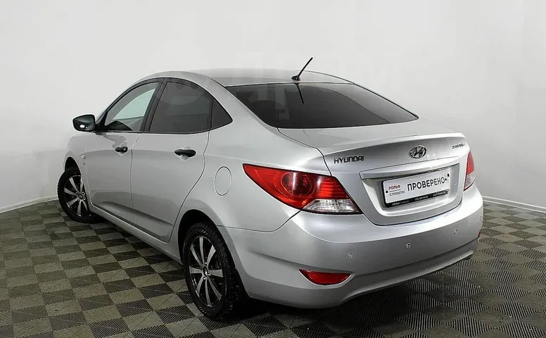 Hyundai Solaris, 1 поколение