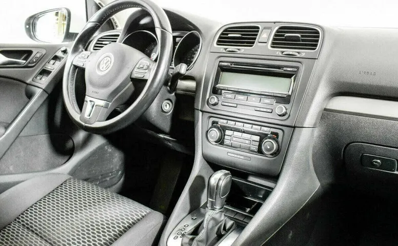 Volkswagen Golf 1.6 Робот