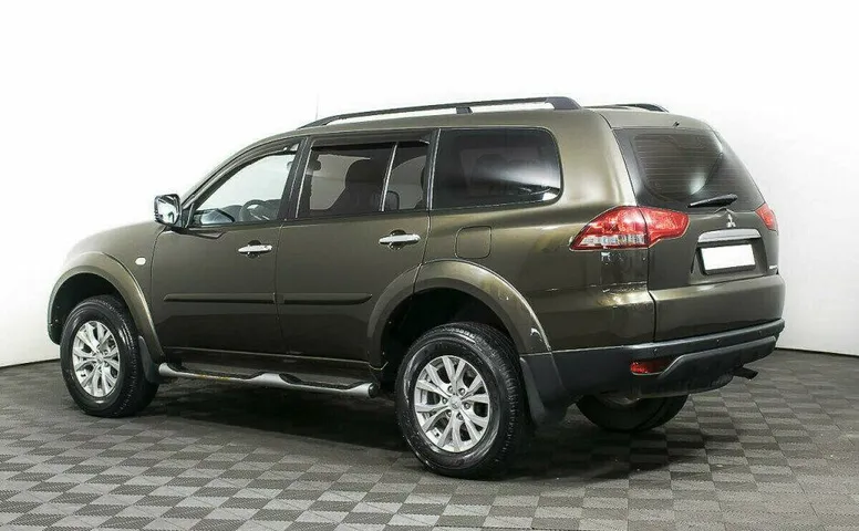 Mitsubishi Pajero Sport 2.5 Автомат