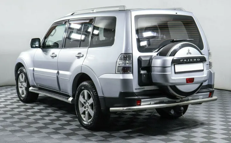 Mitsubishi Pajero IV