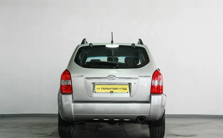 Hyundai Tucson, 1 поколение