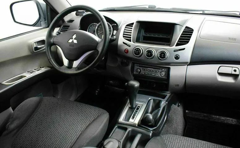 Mitsubishi l200 iv