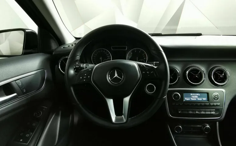 Mercedes-Benz A-Класс 180 7G-DCT (122 л.с.) Особая серия Черный