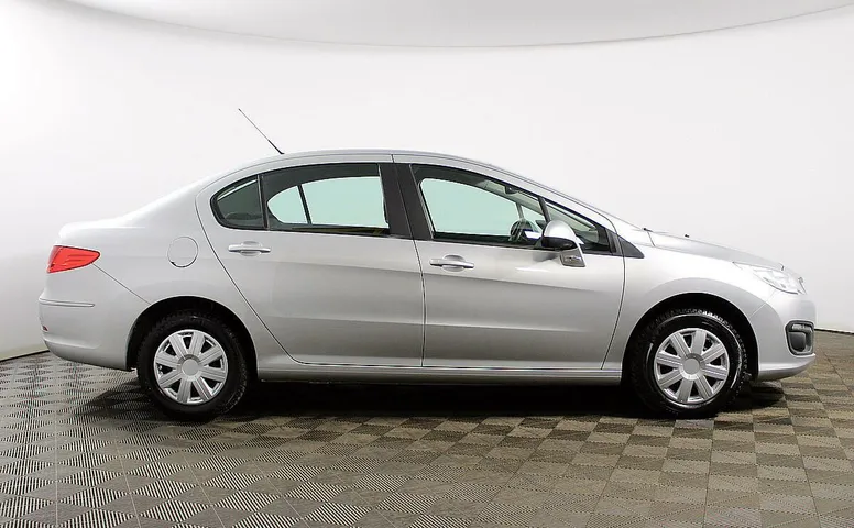 Peugeot 408