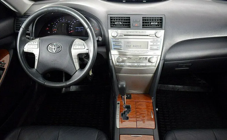 Toyota Camry 2.4 Автомат