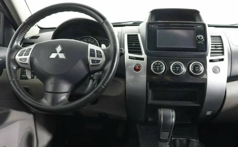 Mitsubishi Pajero Sport 2.5 Автомат